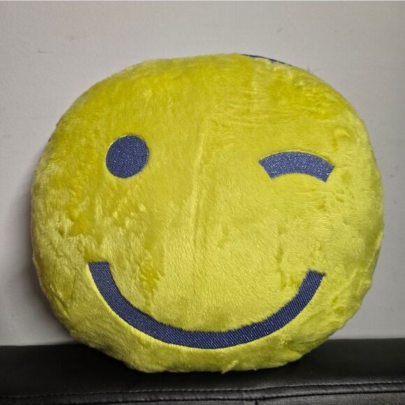 Smiley Chartreuse Throw Pillow & Blanket Set Flutter Plush Room Essentials Emoji - Picture 12 of 12